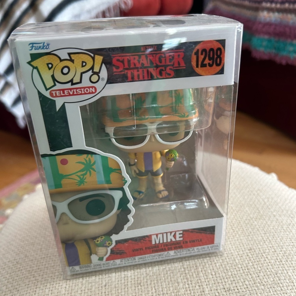 STRANGER THINGS: MIKE #1298 (CALIFORNIA VACATION) - FUNKO POP!